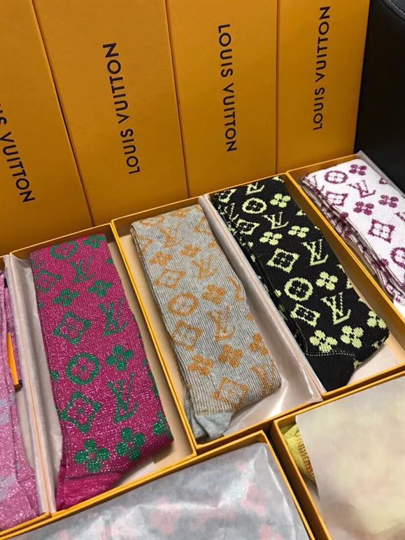 LOUIS VUITTON SOCKS – LVSS09